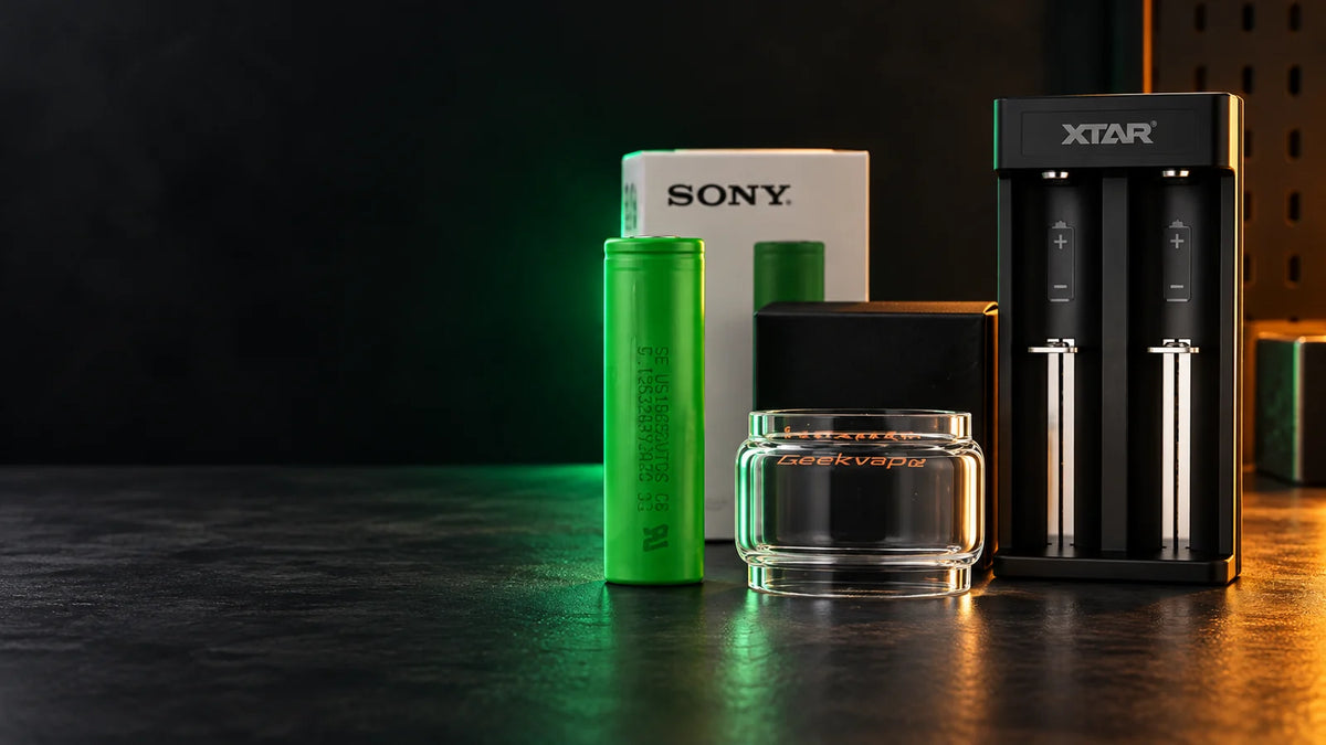 Accessoires vape avec accu Sony VTC6, pyrex Zeus et chargeur XTAR MC2 Plus