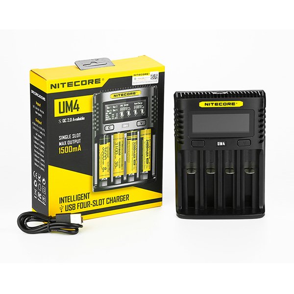 Chargeur UM4 4 slots - Nitecore - vue 3 - chargeur 4 slots